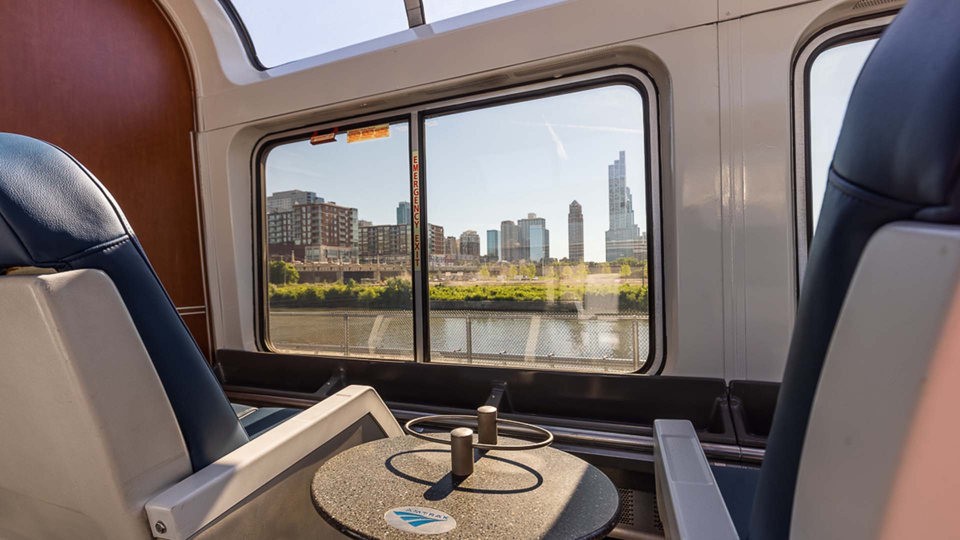 På en togrejse i USA kan du køre mellem storbyerne eller på tværs af landet - mulighederne er mange!