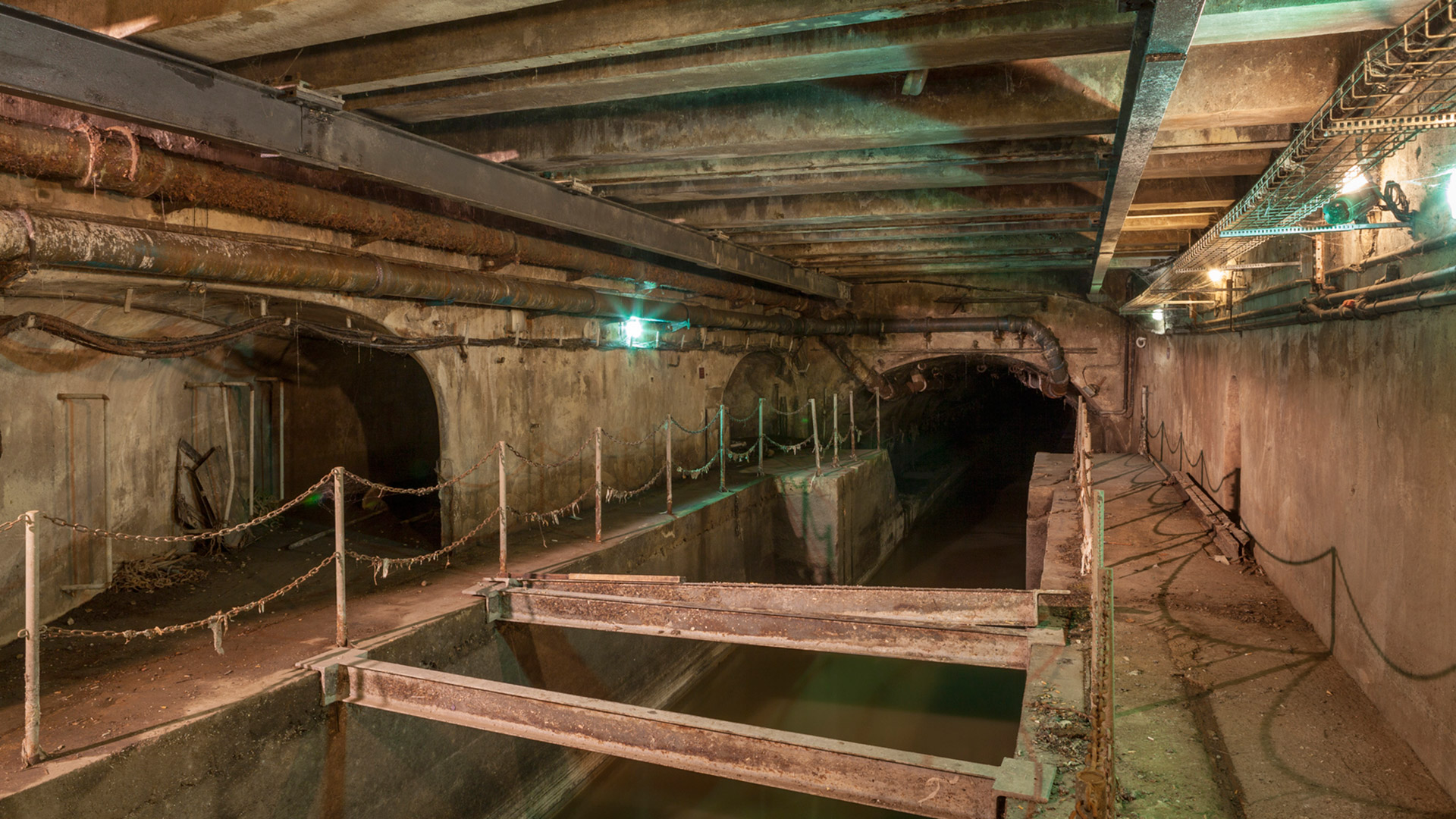 188-europe-incoming-france-paris-sewers