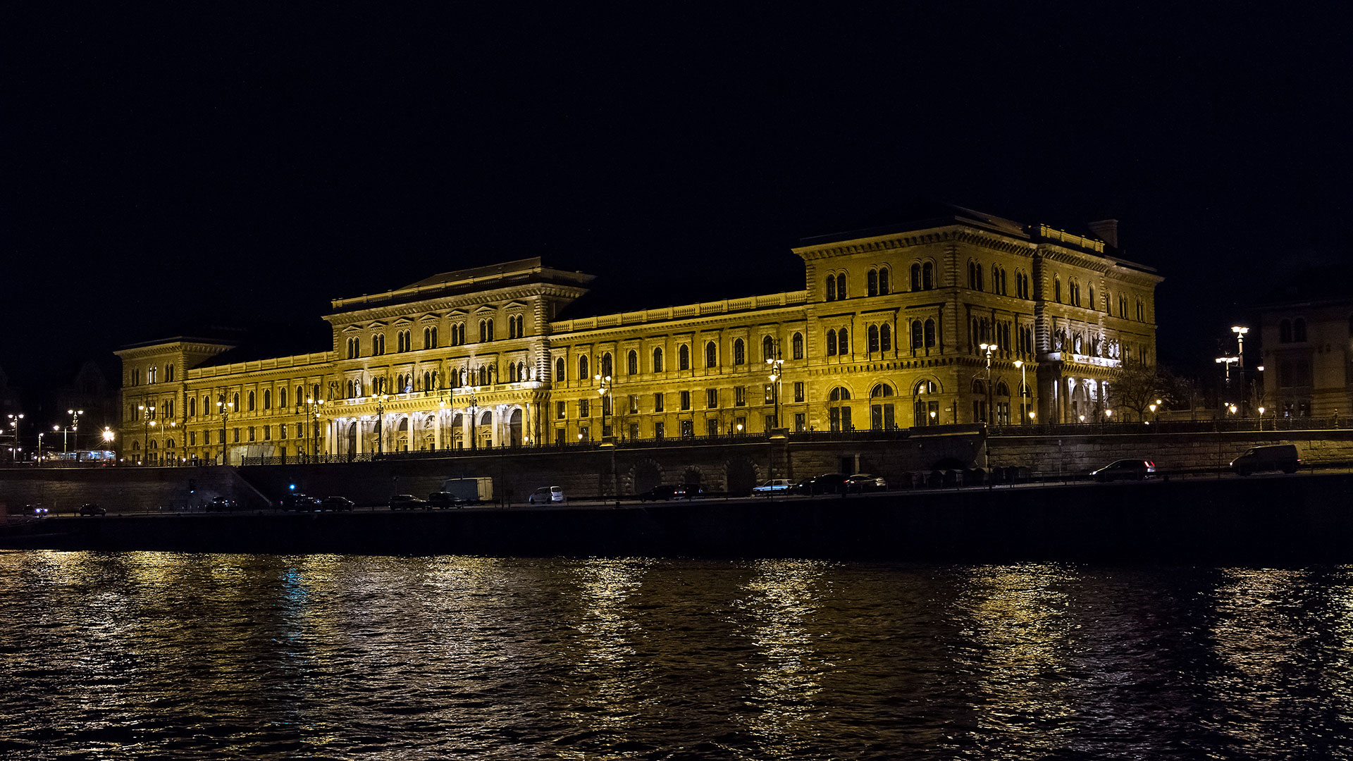 243-excalibur-hungary-budapest-mr-bod-speak-corvinus-university