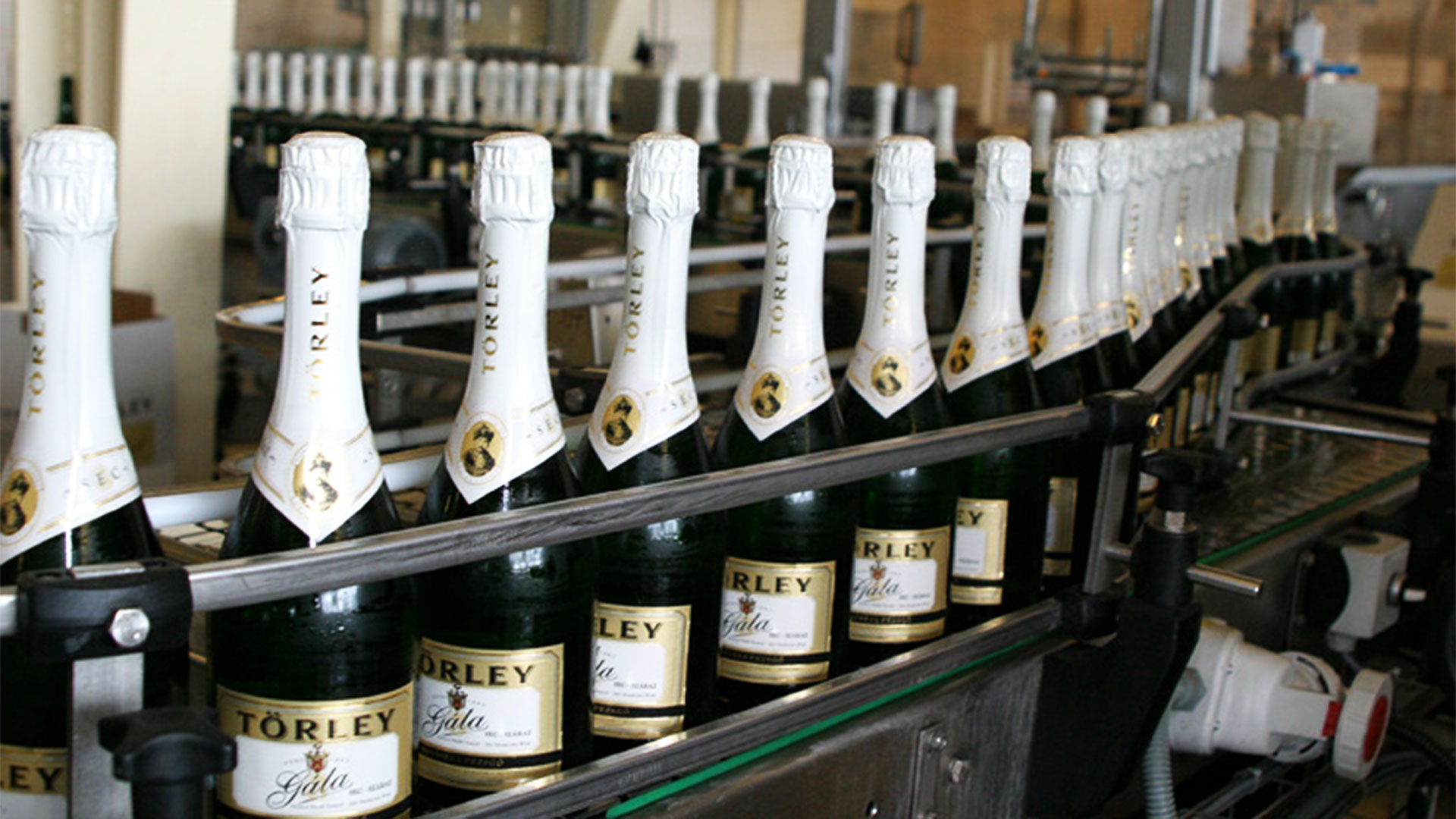254-excalibur-hungary-budapest-visit-champagne-production-torley