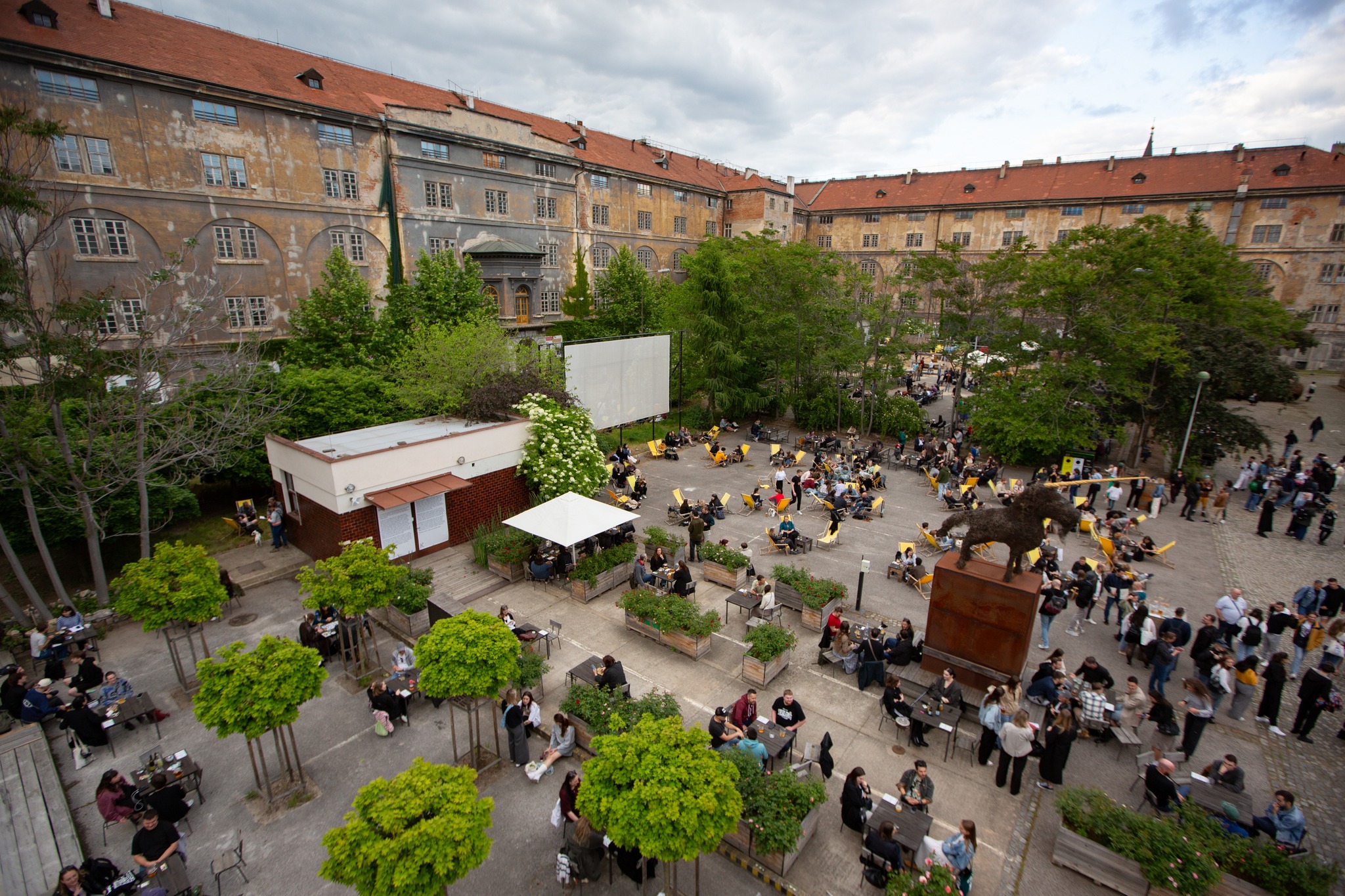 1971-urban_wilderness_in_karln