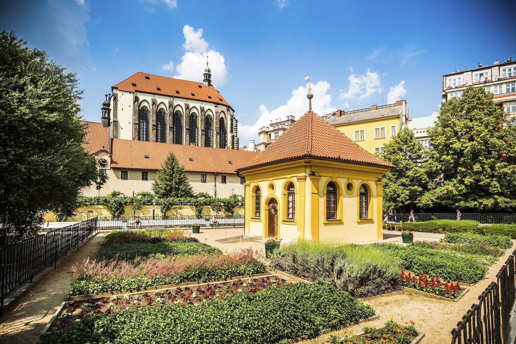 1973-green_prague_city_centre