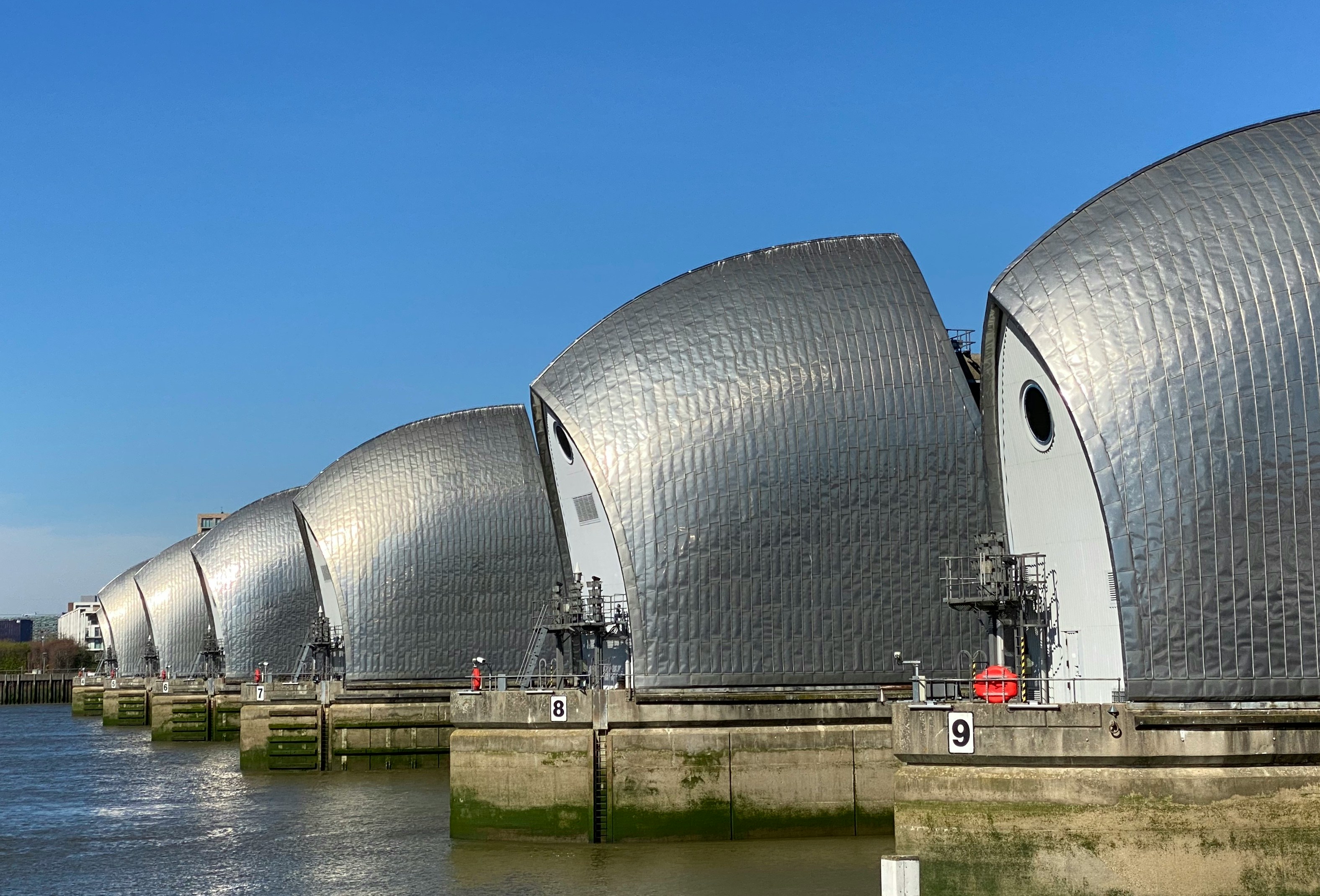 1726-thames_barrier