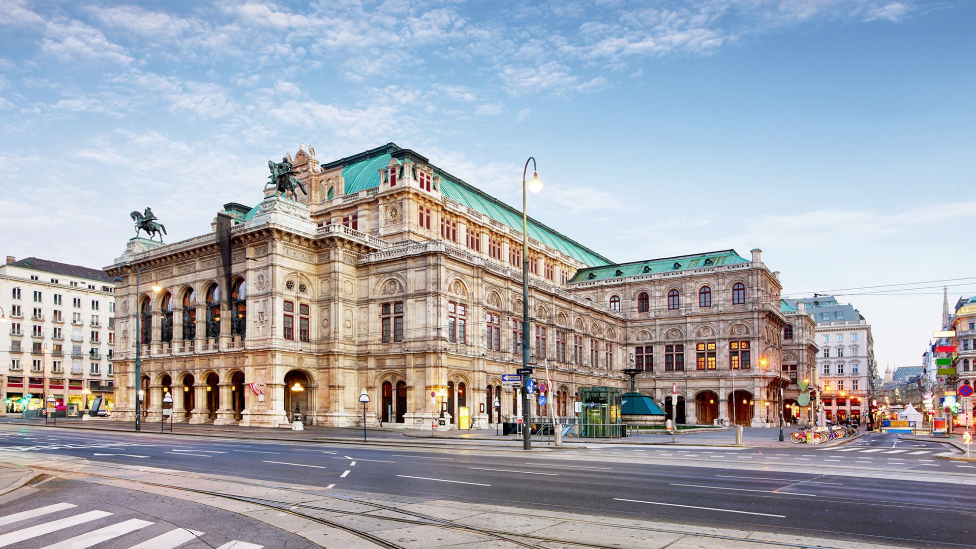 281-uberland-vienna-guided-tour-of-the-opera