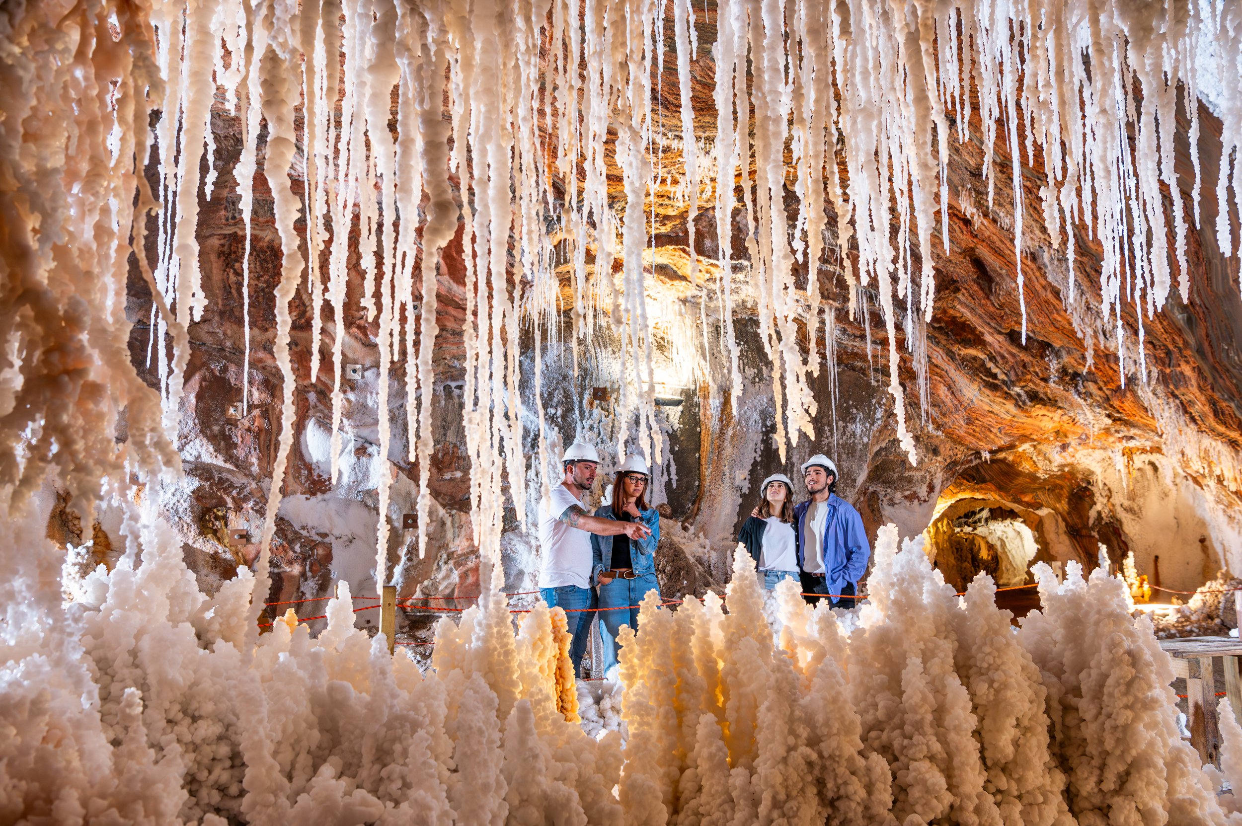 1592-cardona_salt_mountain