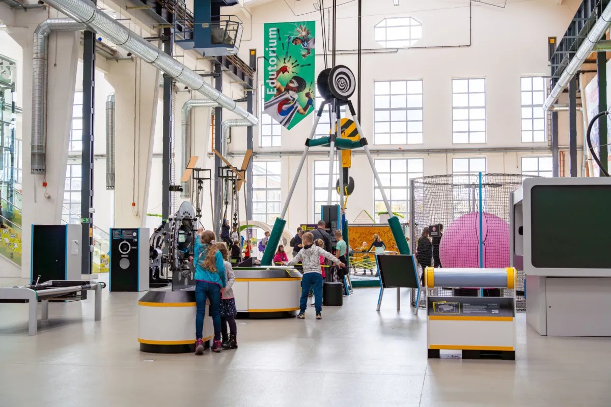 654-educational_day_at_the_techmania_science_center