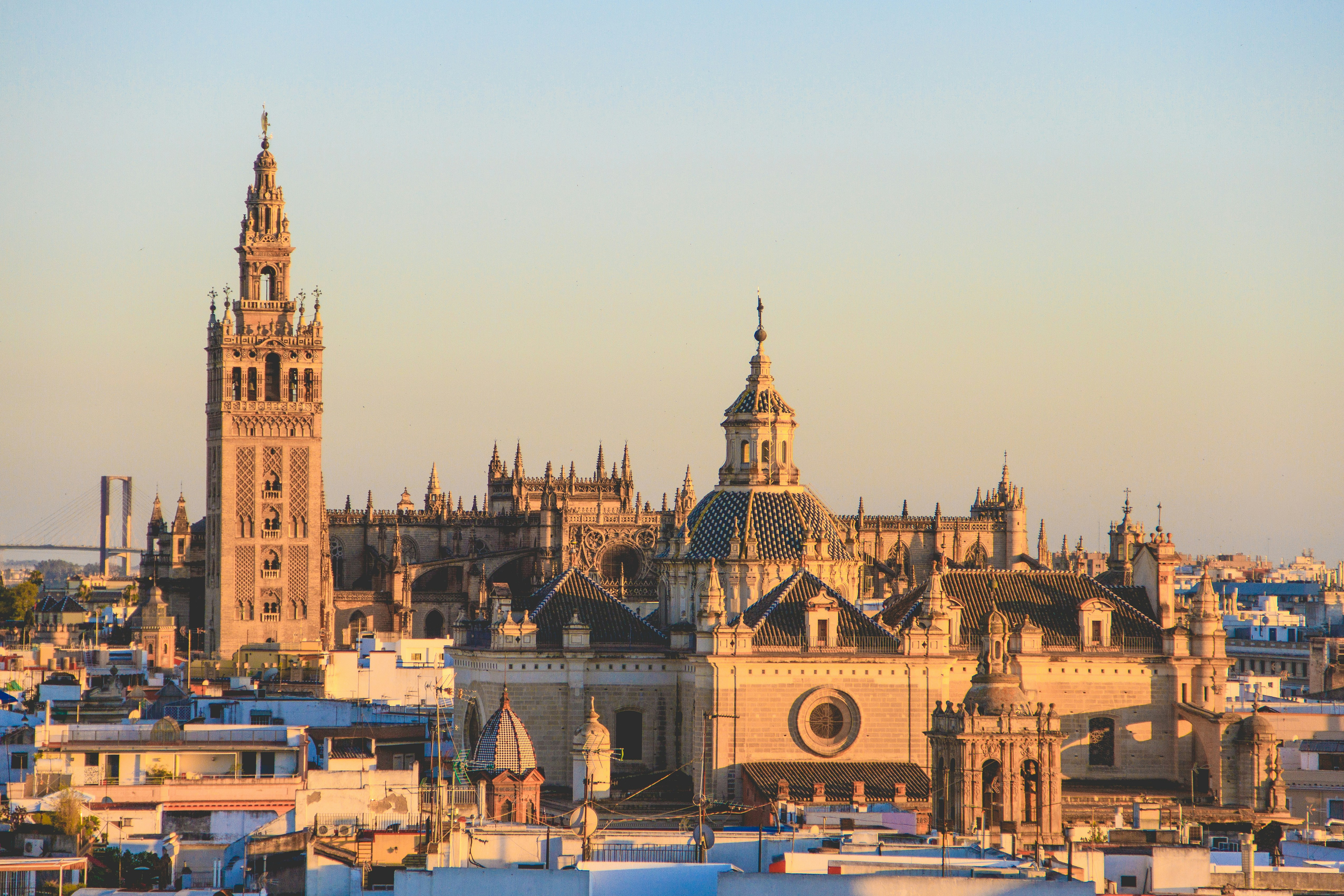 1995-cathedral_and_la_giralda_tower