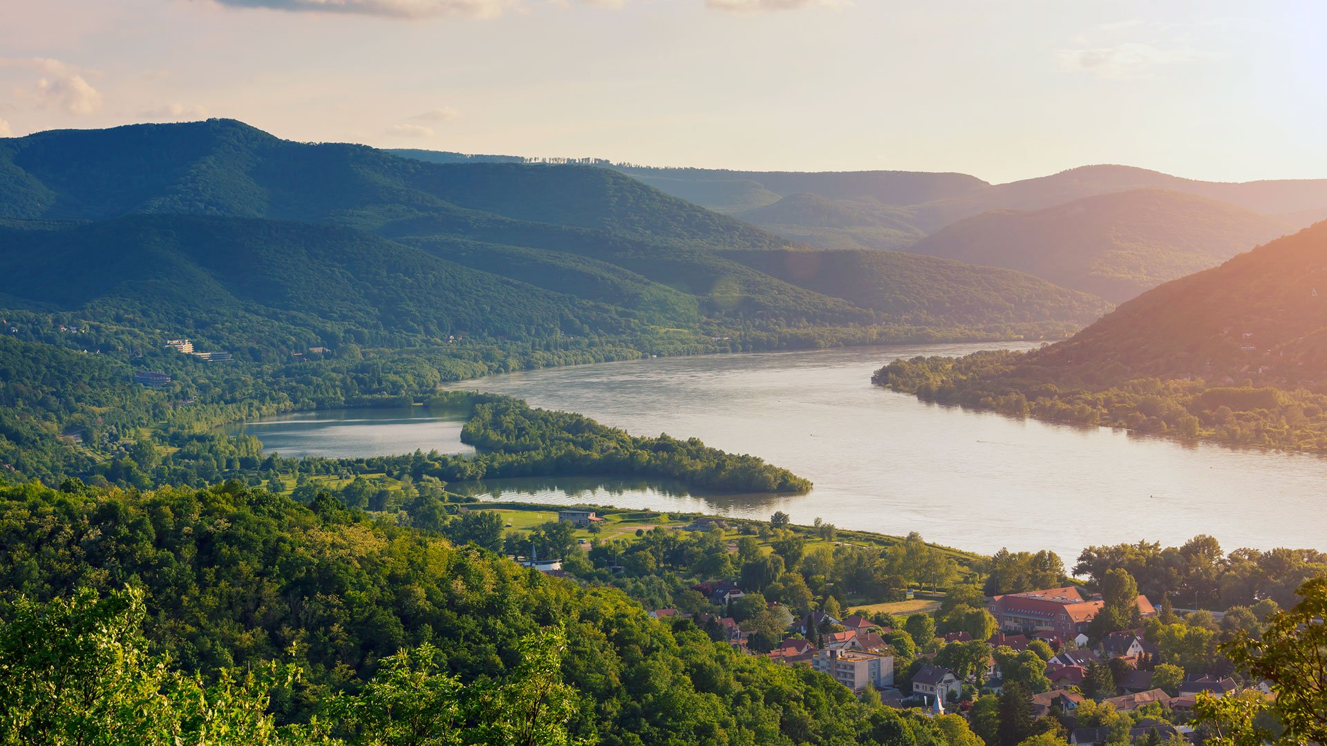 273-excalibur-hungary-budapest-danube-bend