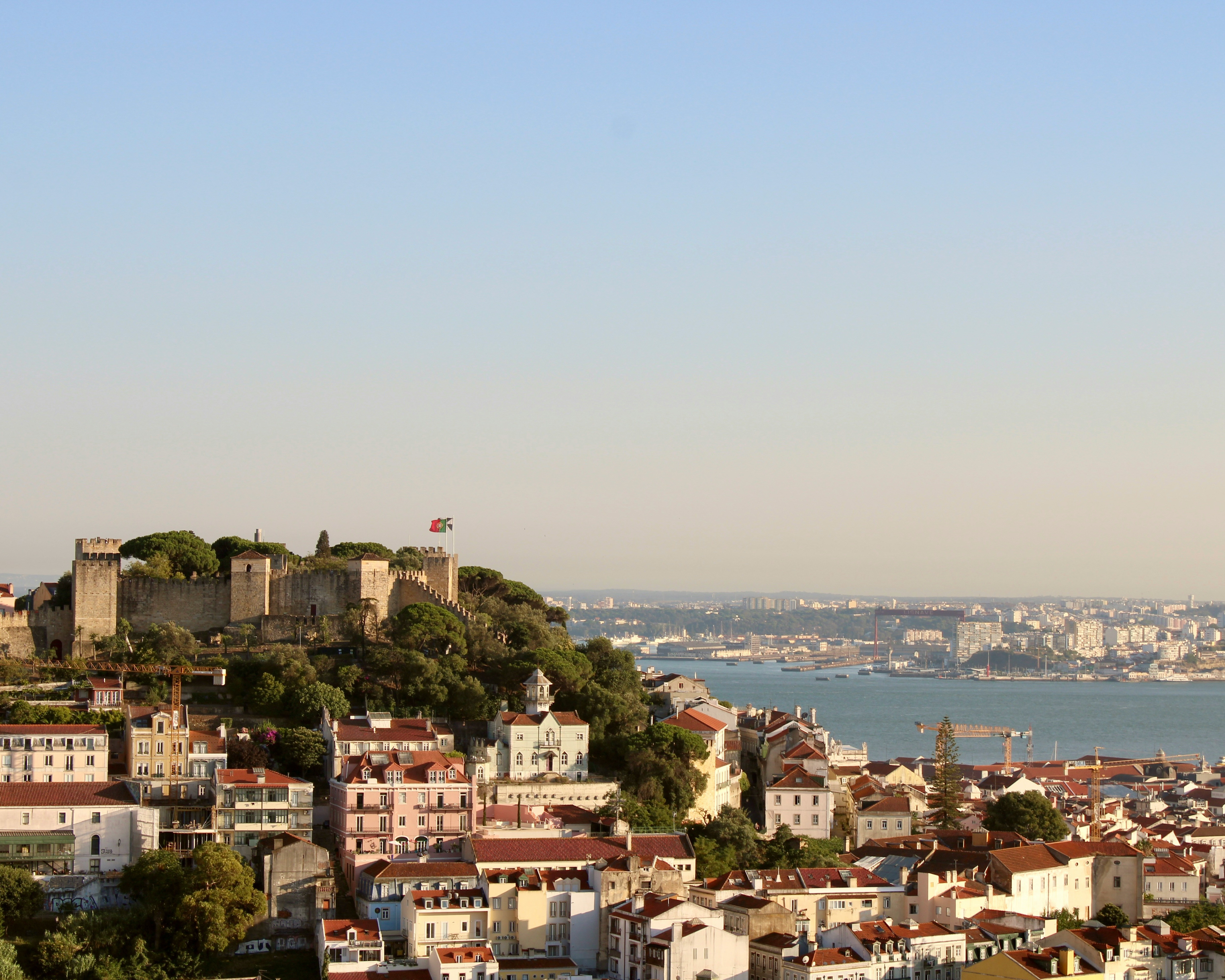 3_2014-castelo_de_sao_jorge_-_student_groups_under_25_years_1