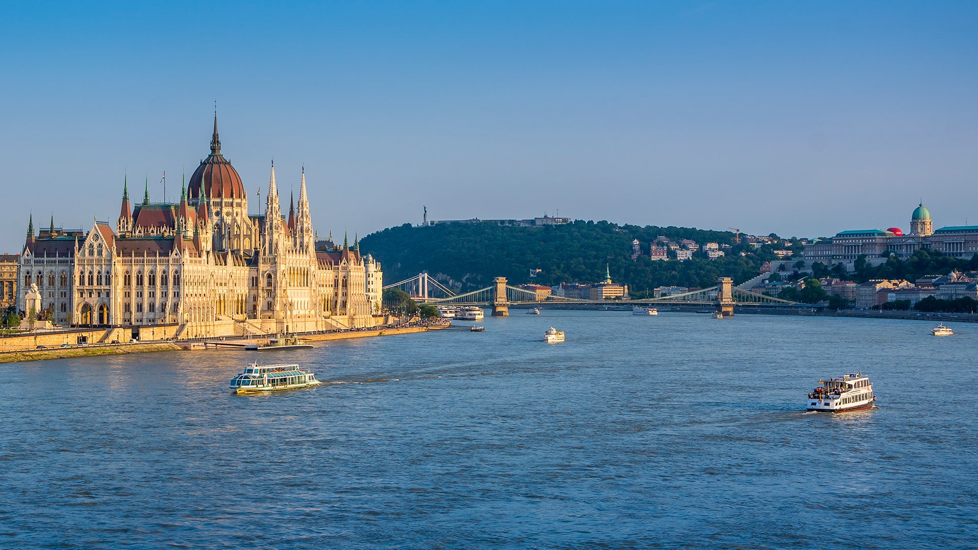 358-excalibur-hungary-budapest-donau-evening-cruise