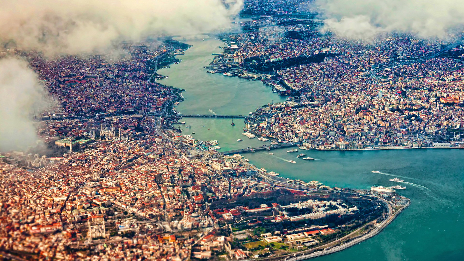 347_raffinesse_travel_istanbul_sailing_the_bosporus_strait