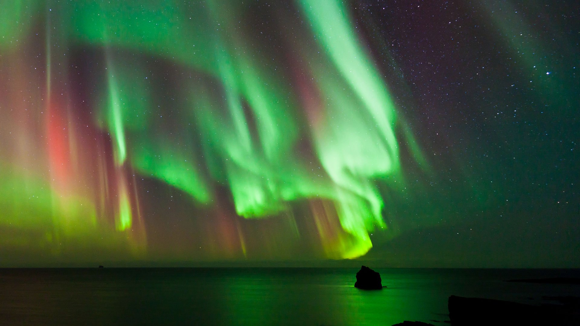 reykjavik--northern-lights-onboard-a-boat
