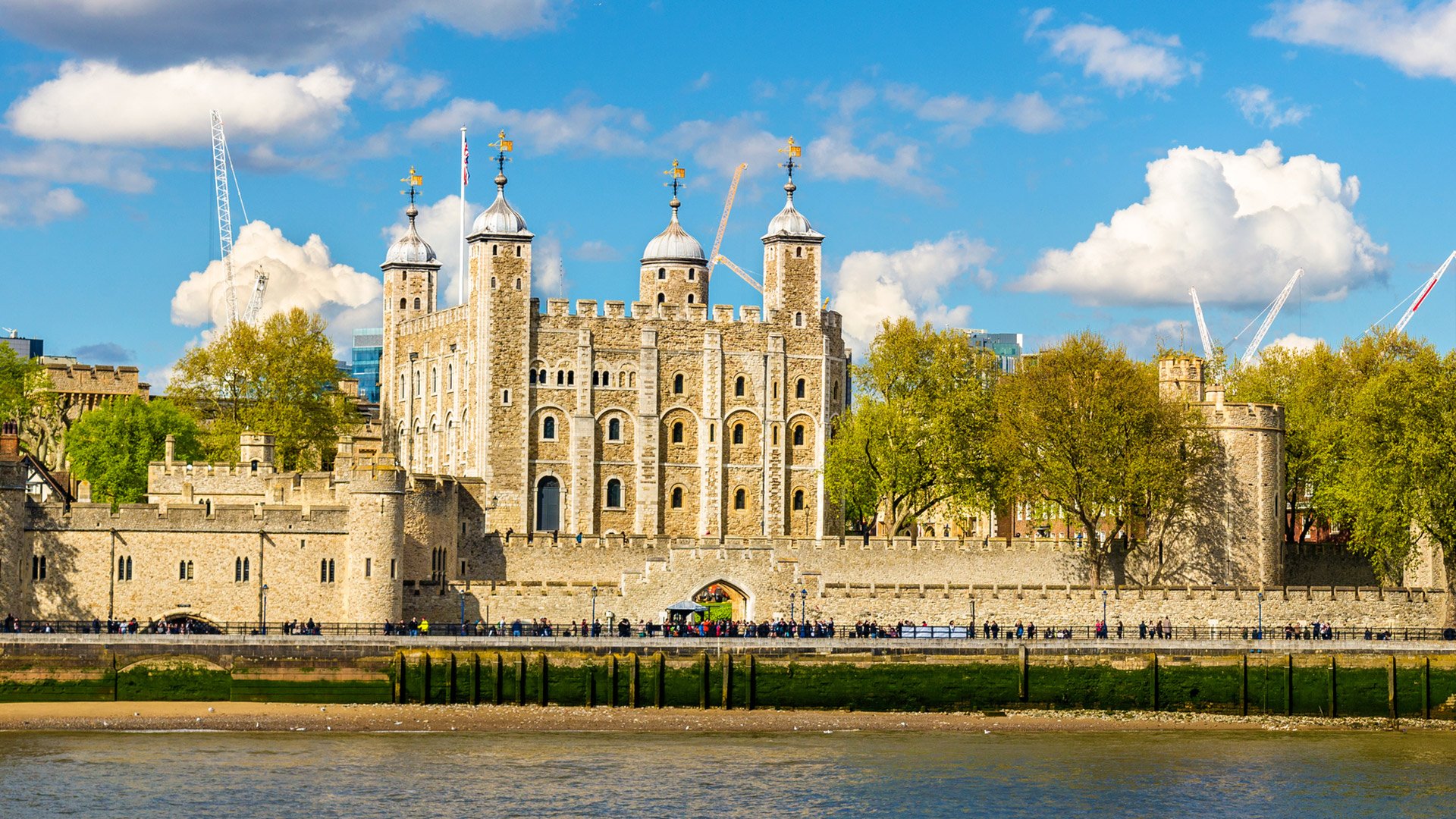 621-axis-globe-london-tower-of-london