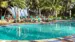 Pinewood Beach Resort & Spa ligger mellem smukke palmer