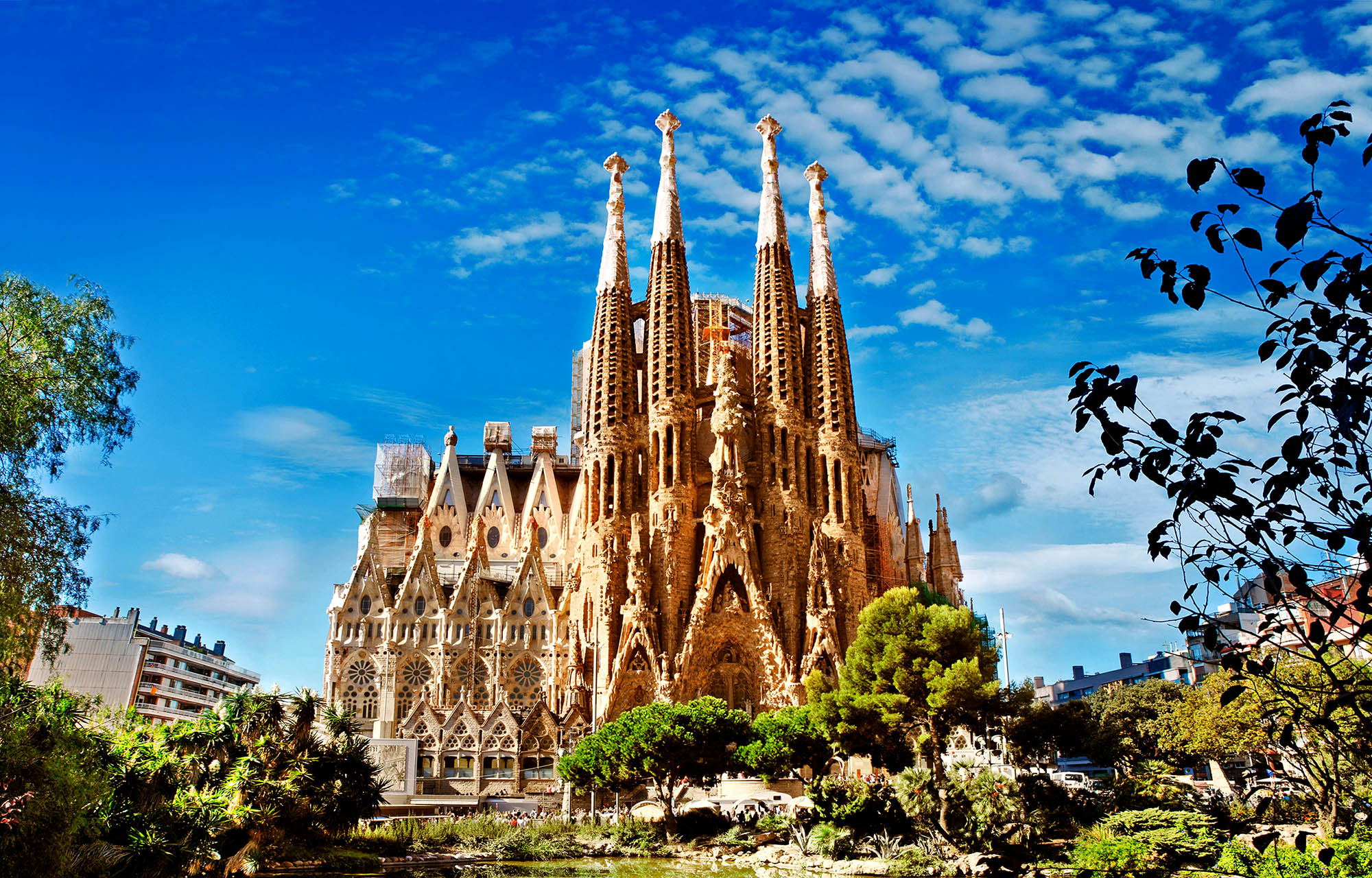 Oplev ikoniske seværdigheder som La Sagrada Familia i Barcelona på et krydstogt i Middelhavet
