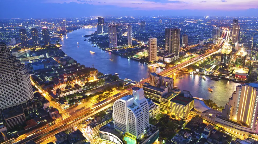 Rejser til Bangkok byder på fantastisk modernitet og traditionelle templer.