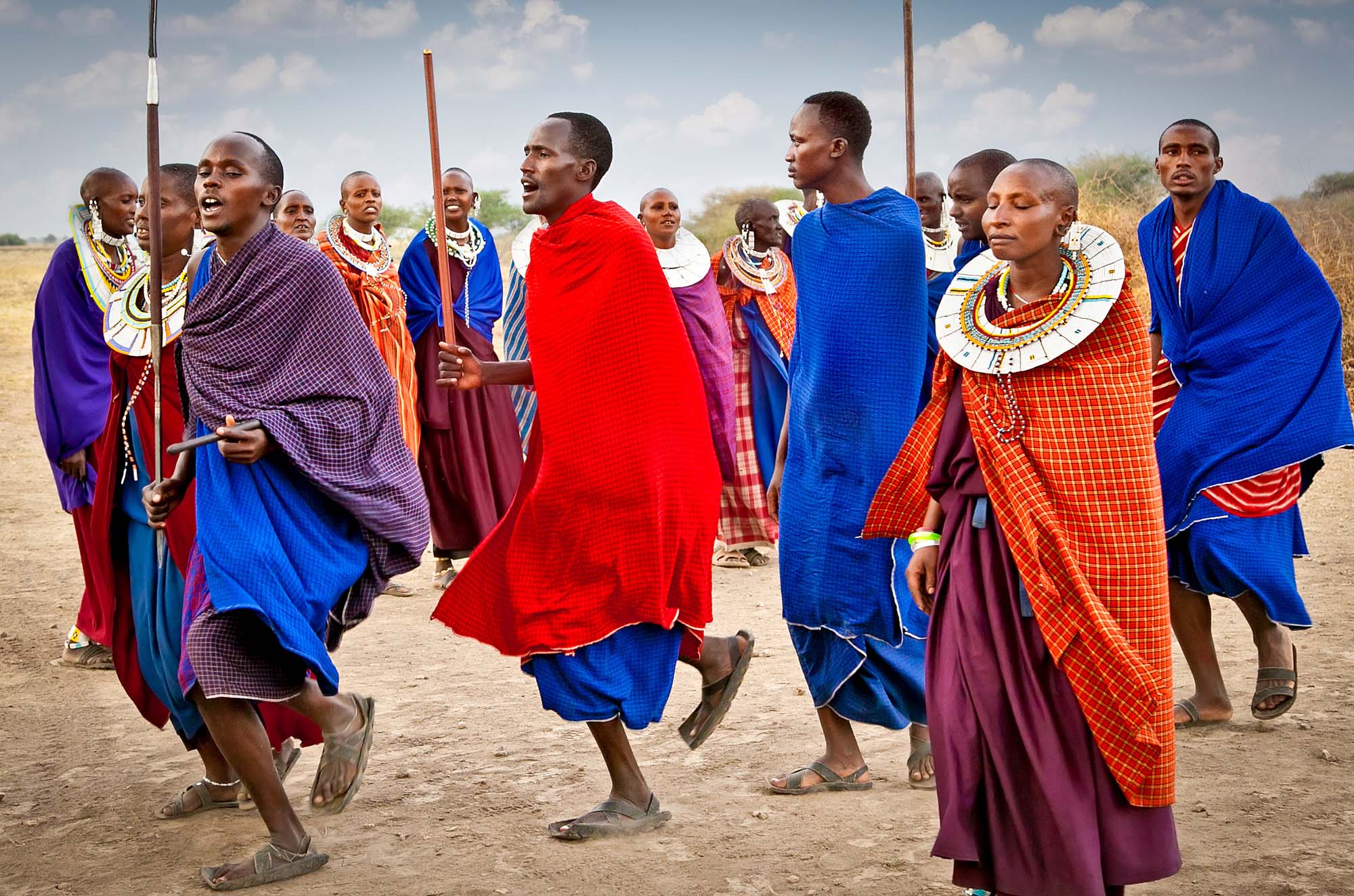 Se det farverige og fascinerende masai-folk på rejser til Tanzania.