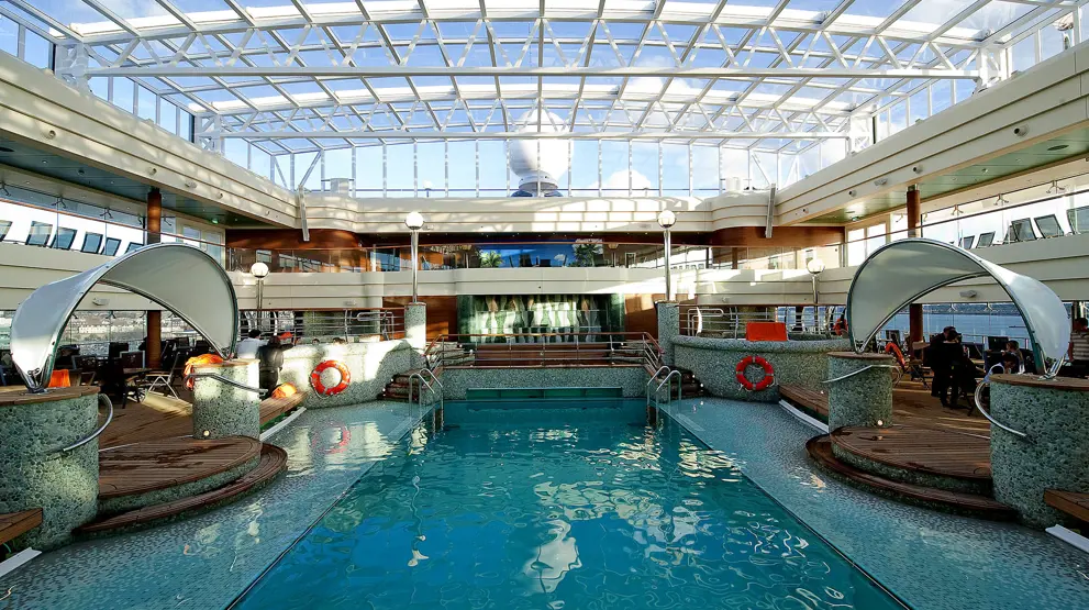 La Grotta Azzurra indendørs poolområde