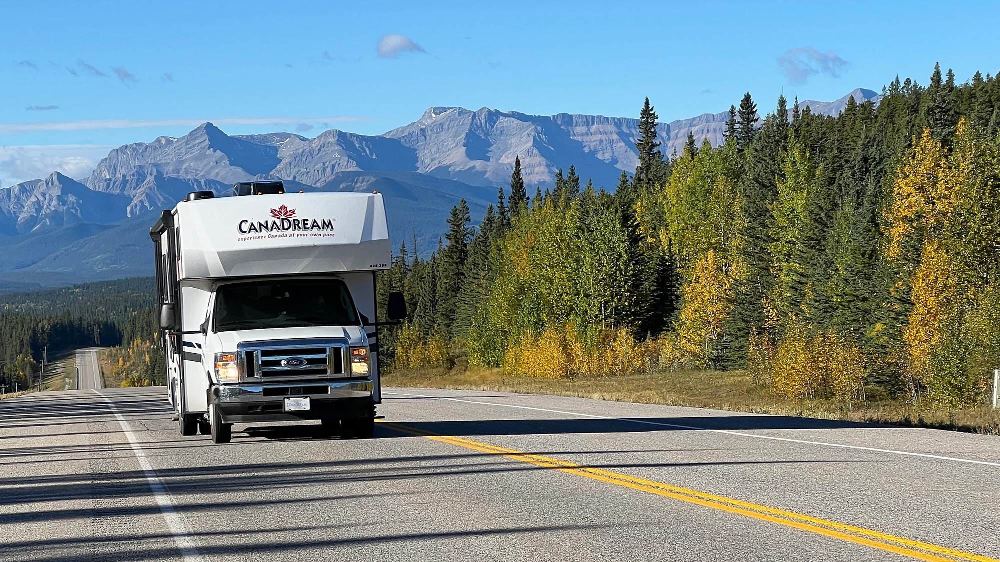 Canadream autocamper i Kananaskis Country ved Rocky Mountains i Canada