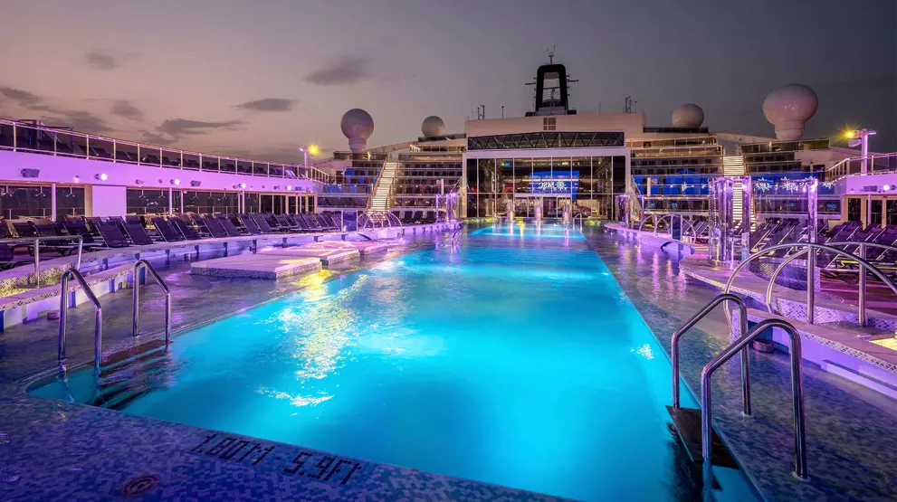 Poolområde på MSC World America