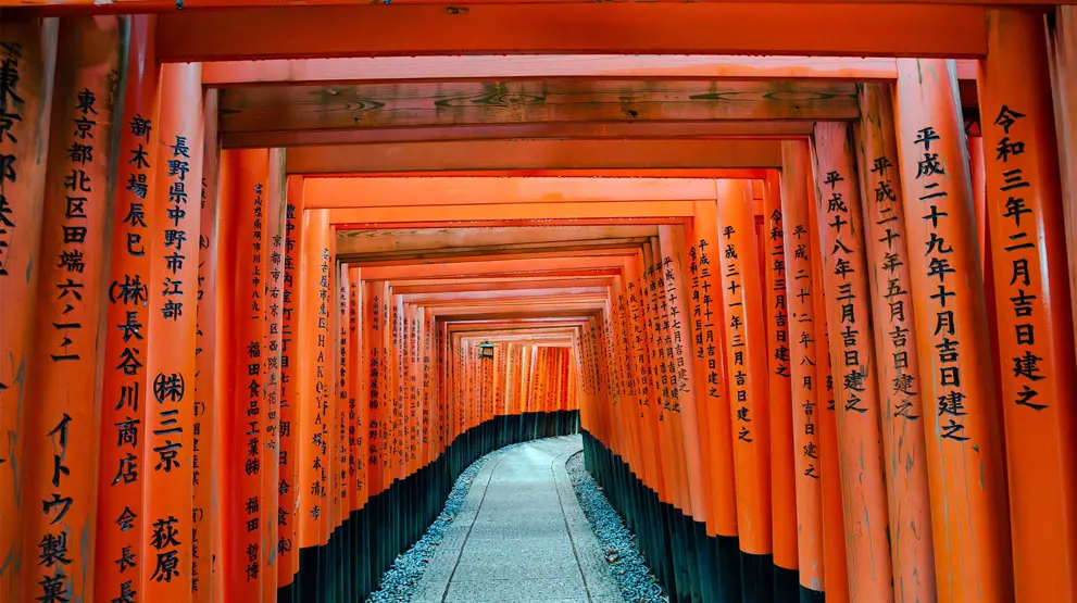 I Kyoto venter tusindvis af templer og helligdomme, bl.a. Fushimi Inari med de mange porte