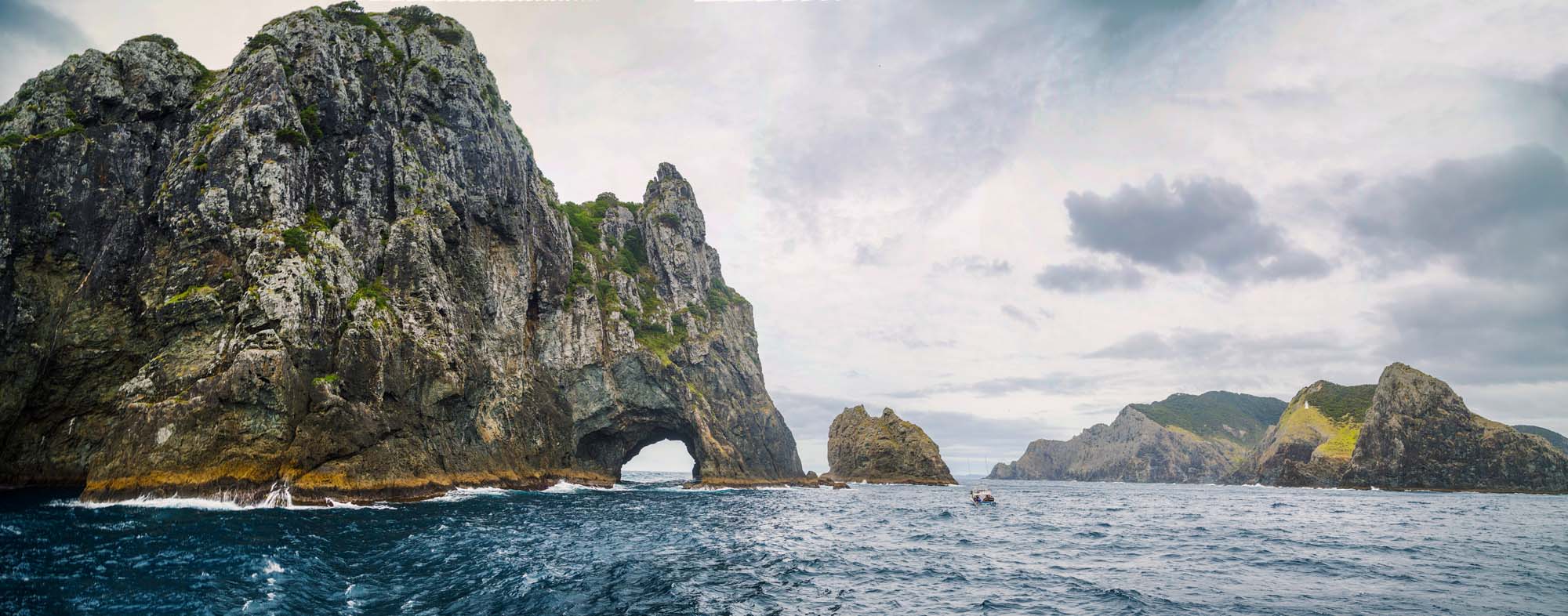 New-Zealand-Bay-of-islands-hole-in-the-rock-iStock-545557040