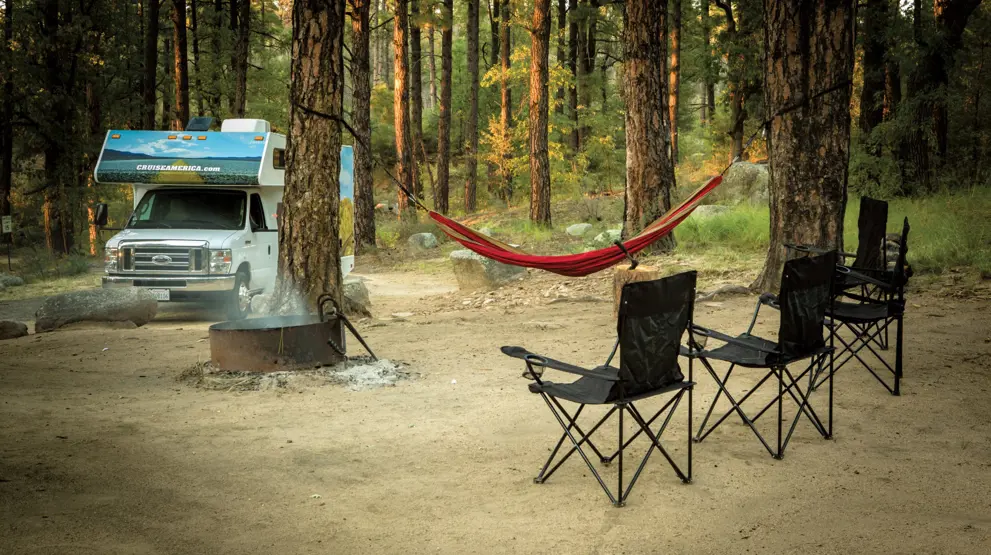 Cruise America autocamper i de skovrige områder i USA