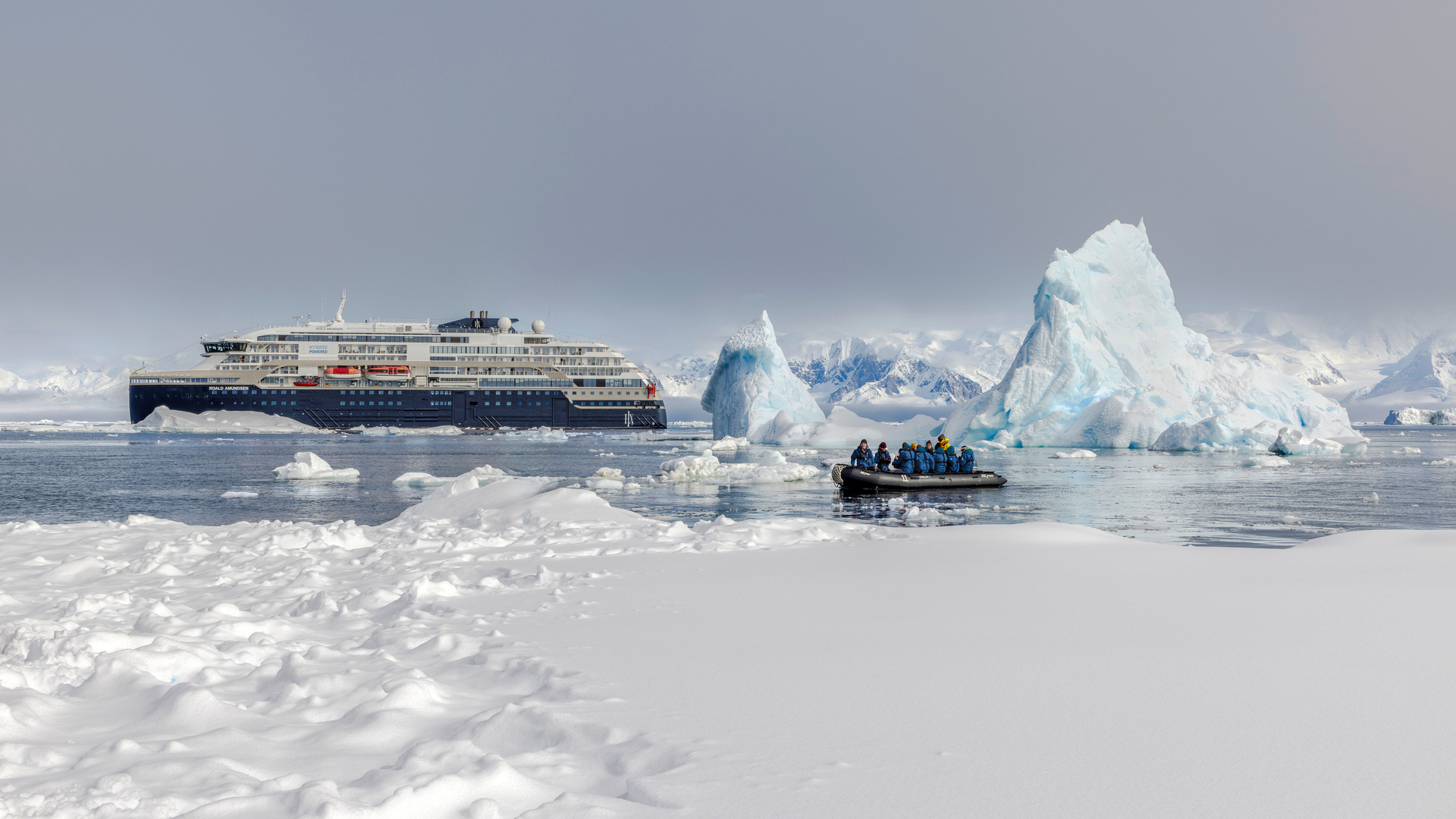 Antarctica Sea Ice Landing MS Fridtjof Nansen HX 45037 Photo Oscar Farrera (1)