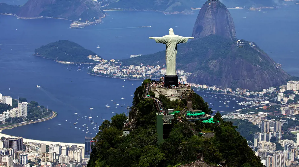 Se den ikoniske Kristusstatue i Rio de Janiero på krydstogt i Brasilien