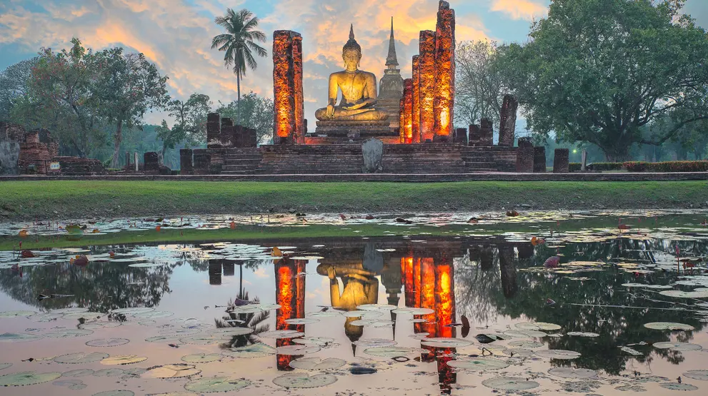 Det centrale Thailand byder på fantastiske kontraster fra moderne byliv til traditionelle templer.