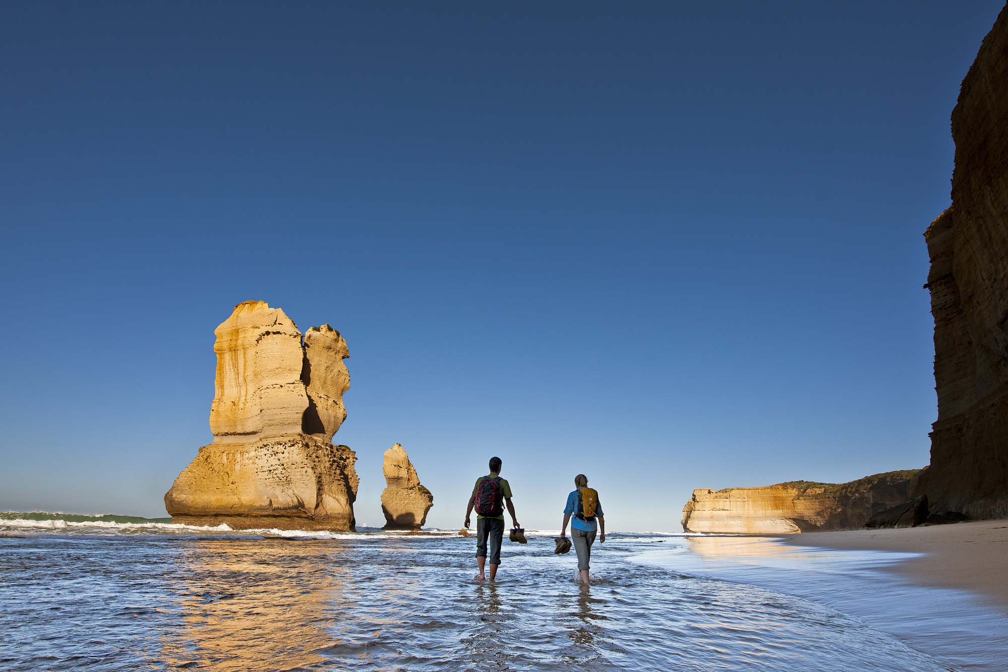 Australia-Great-Ocean-Road-12-Apostles-credit-Visit-Victoria-129365