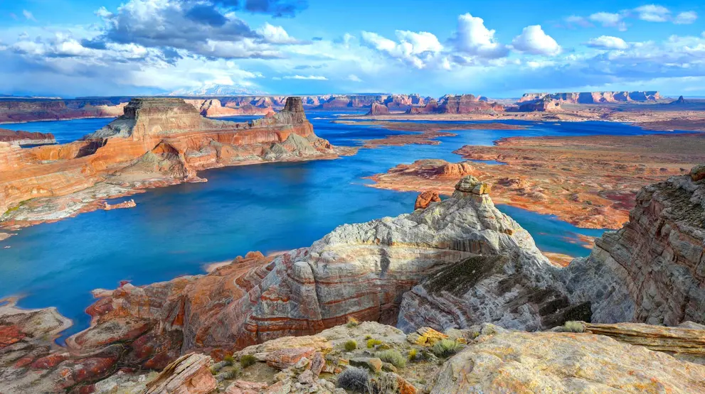 Ved Lake Powell kan I tage på en smuk sejltur