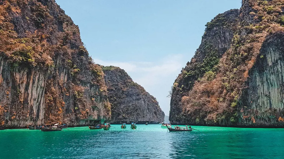 Det er oplagt at tage på en rundrejse i Thailands mange flotte landskaber.