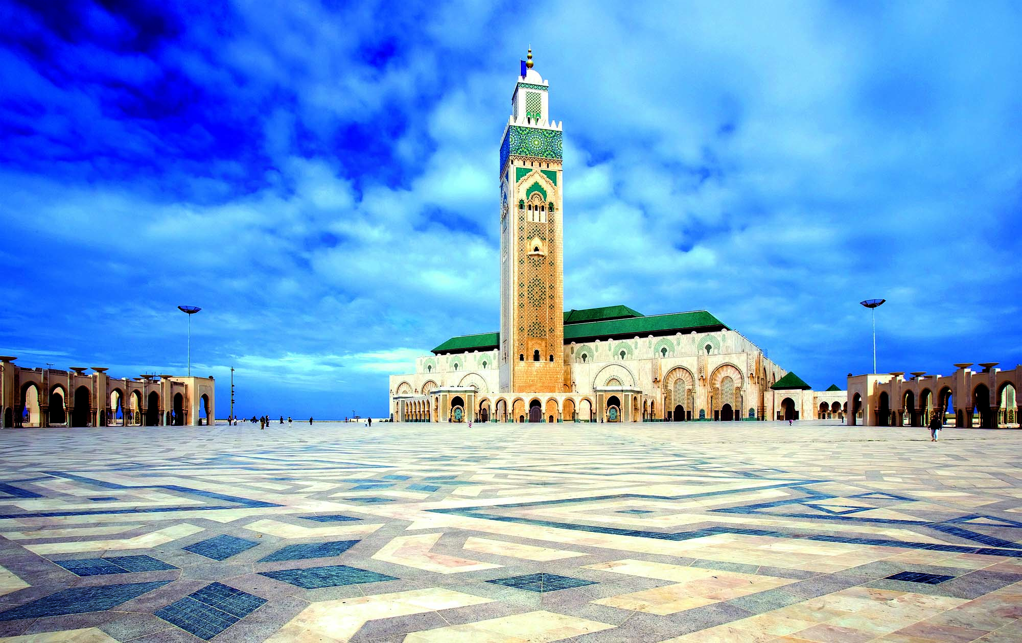 Se Hassan II-moskéen i Casablanca, Marokko er en af de største i verden