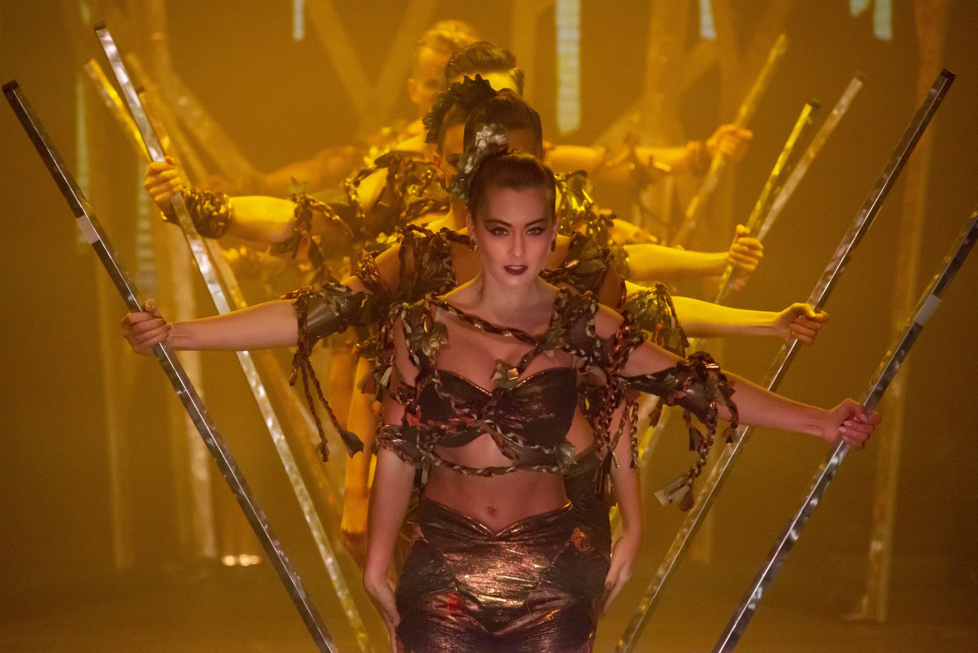 Underholdningen på Norwegian Dawn er fyldt med spændende shows, her fra Elements