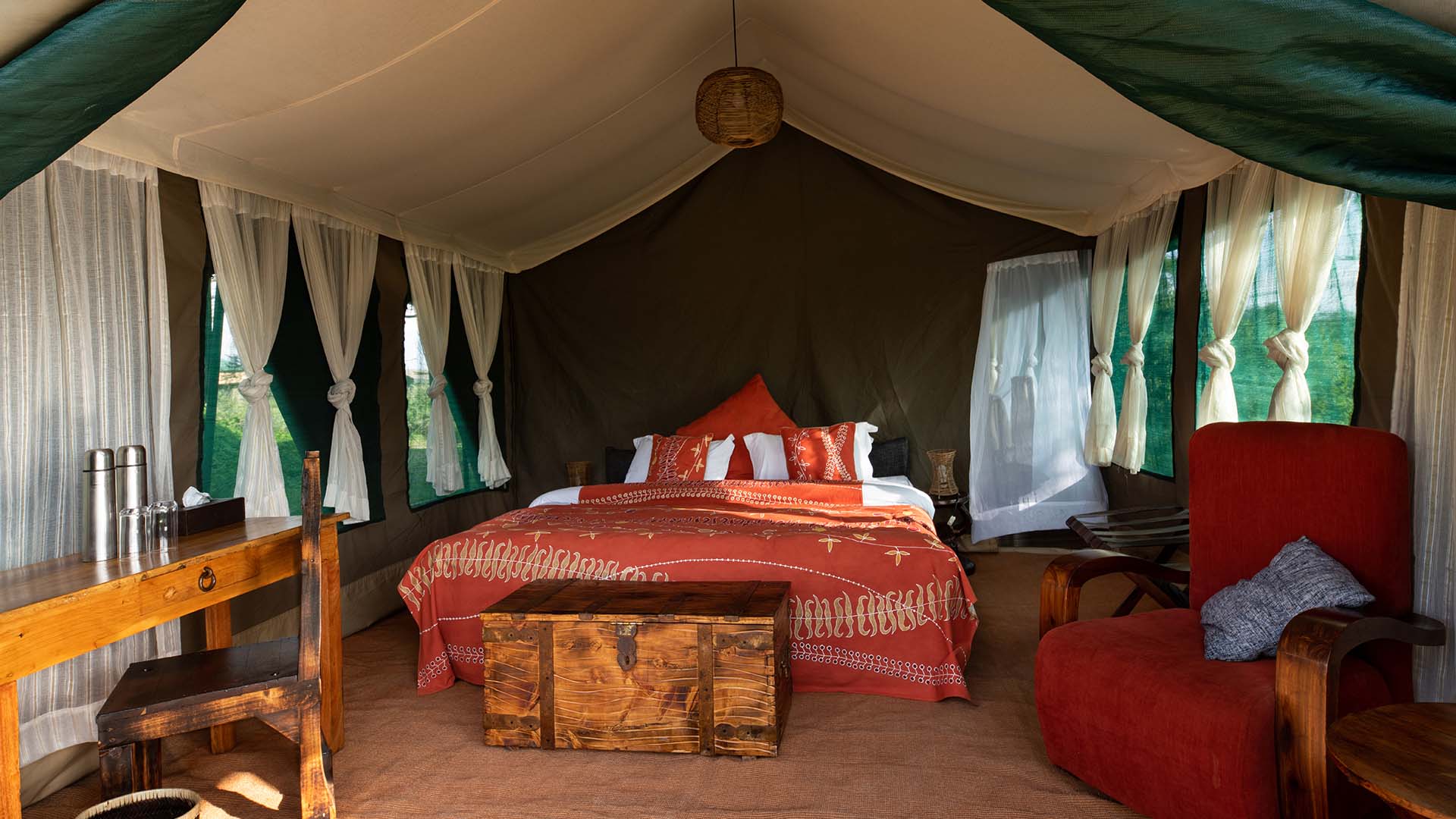 Telt med dobbeltseng på Nyikani Migration Camp