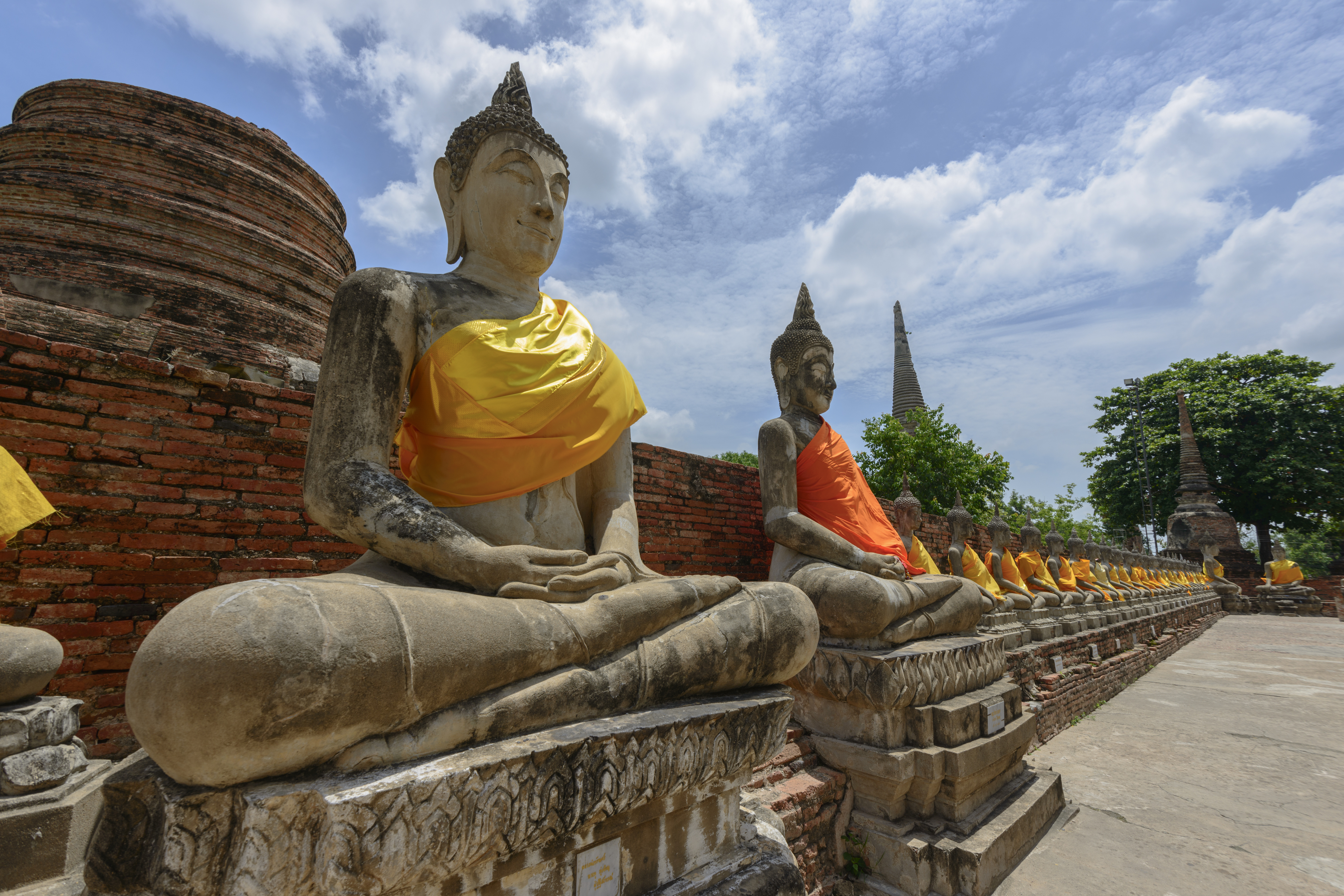 Besøg kongebyen Ayutthaya og mærk den historiske fortid.