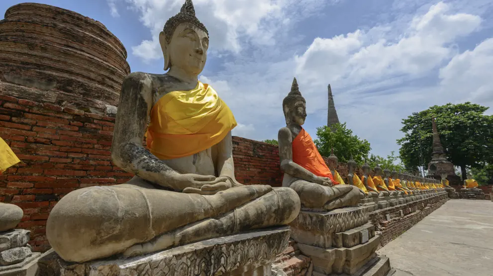 Besøg kongebyen Ayutthaya og mærk den historiske fortid.