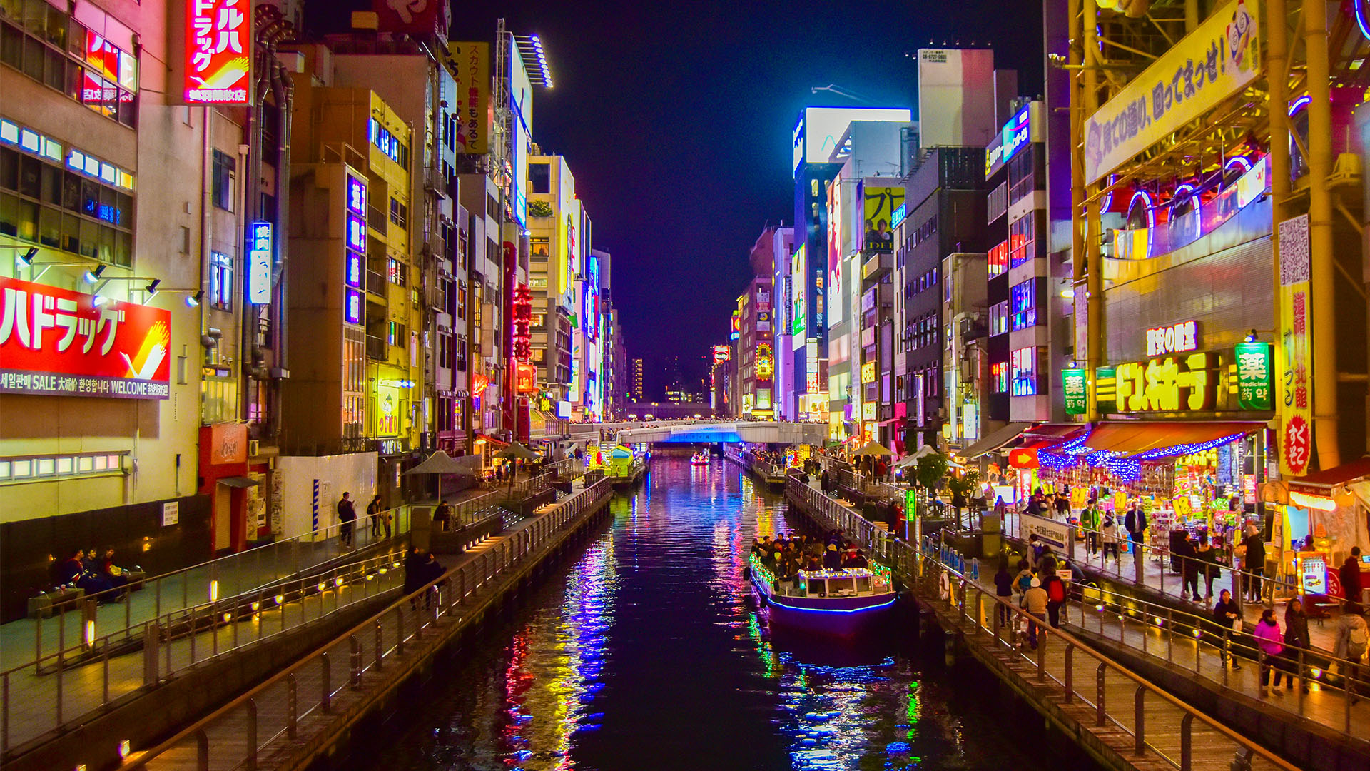 Osakas Dotonbori-distrikt er en festlig oplevelse om aftenen