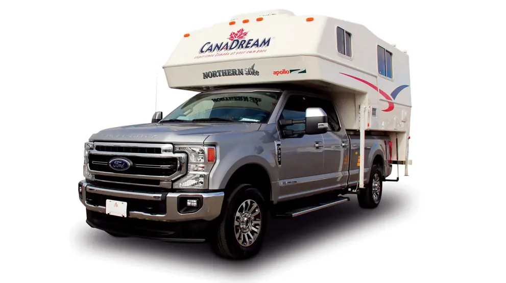 En praktisk vogn med plads til en lille familie med 1 barn