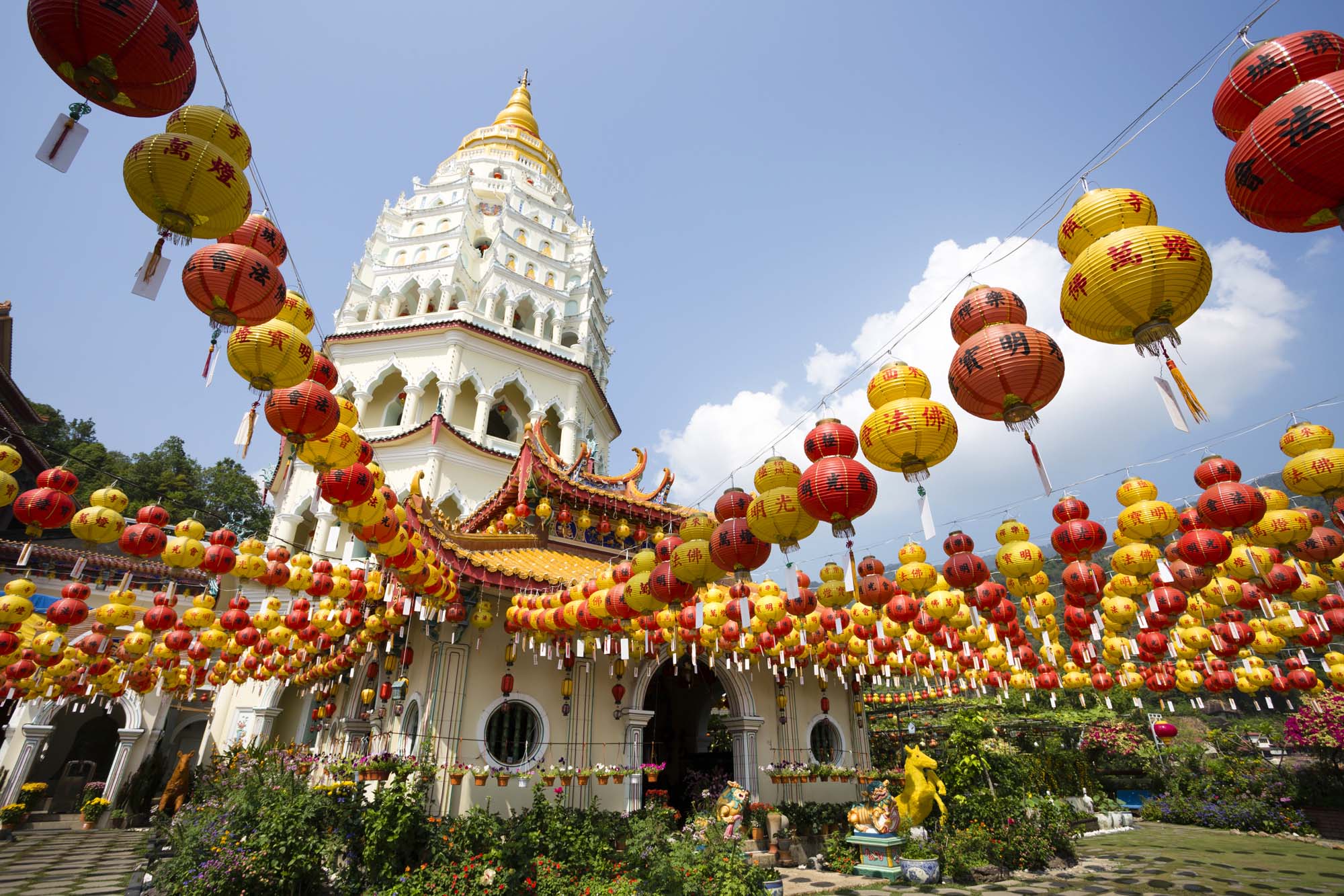 Oplev den rige kulture og historie, her Kek Lok Si-templet i Penang.