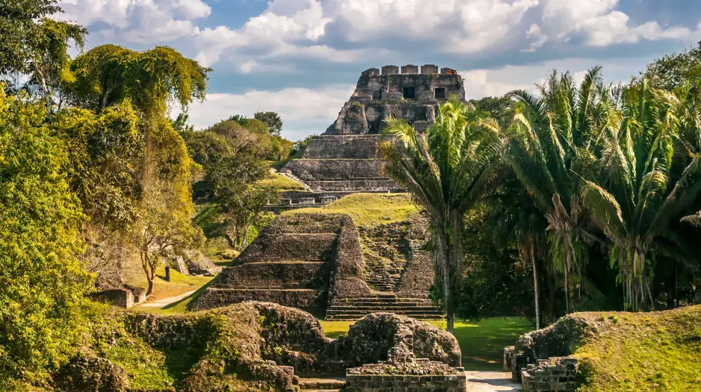 På krydstogt i Mellemamerika, kan du se gamle mayaruiner i Belize