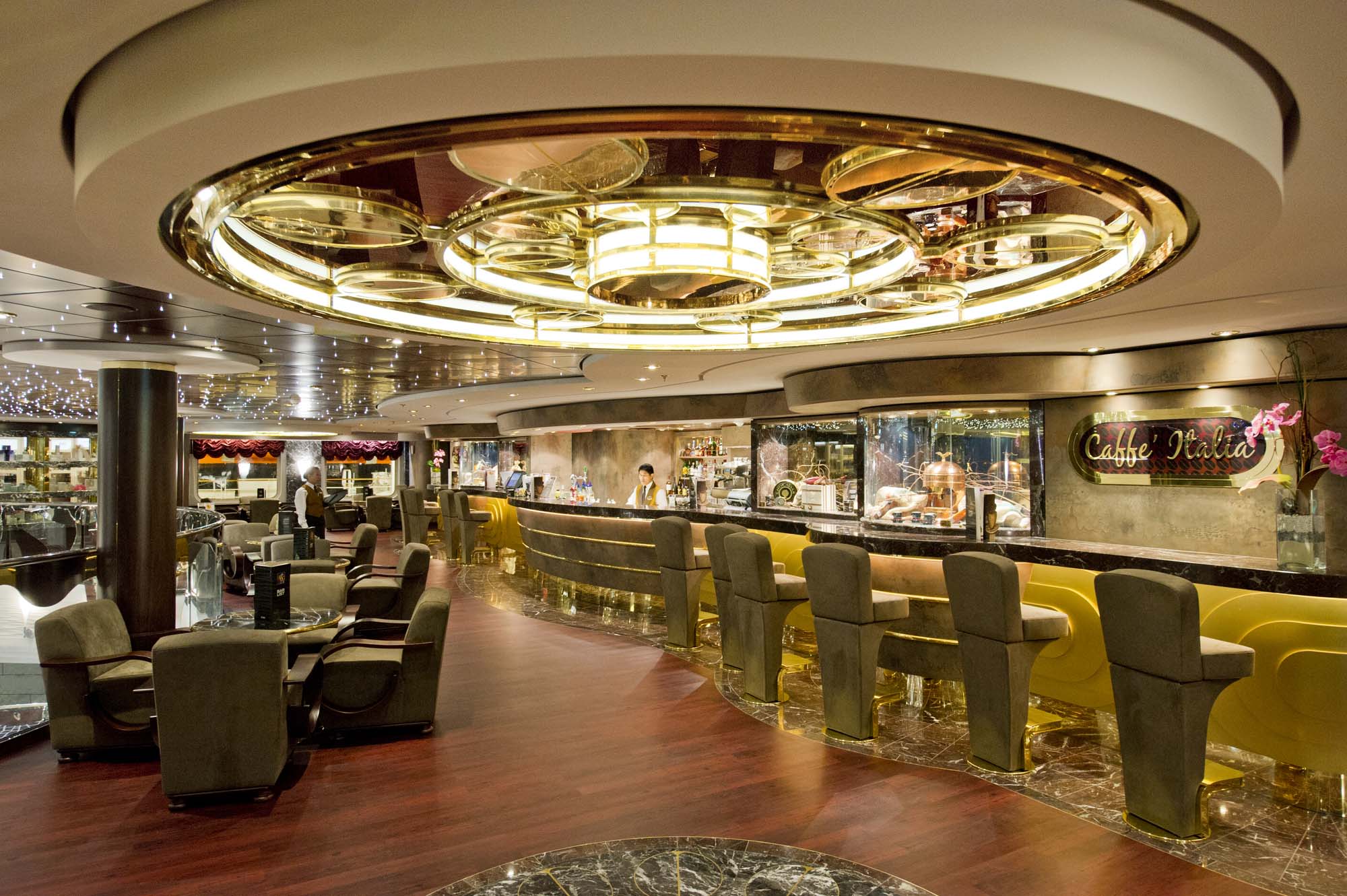 En af mange barer på skibet