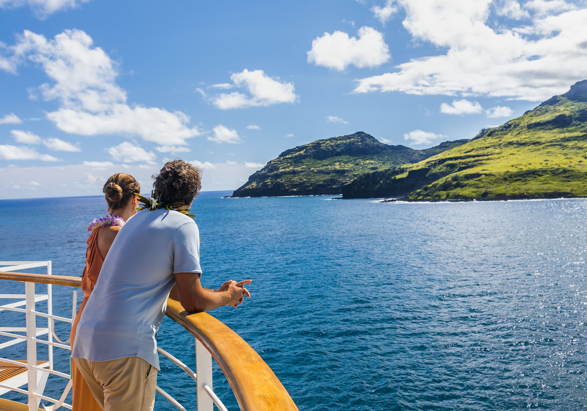 Det bedste af oplevelser til lands og til vands med en rundrejse med krydstogt