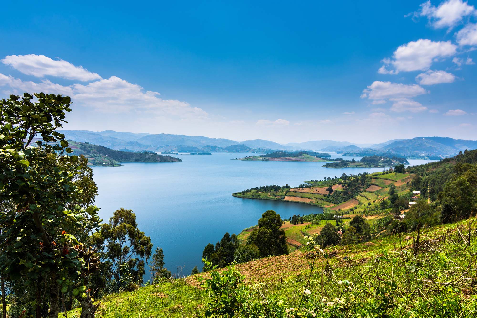 Rejser til Uganda byder på naturskønne Lake Bunyonyi.