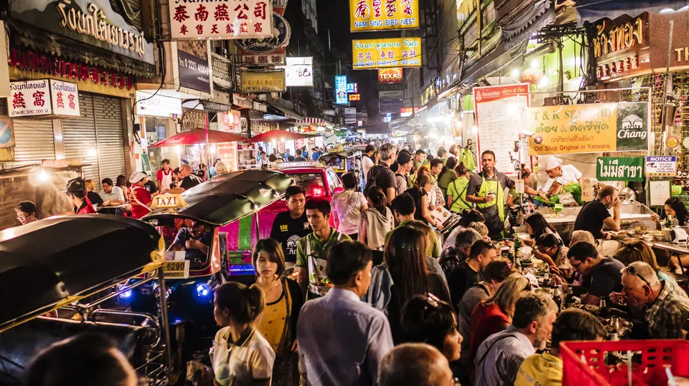 Oplev pulserende og hektiske Bangkok for et indblik i Thailands storbyliv.
