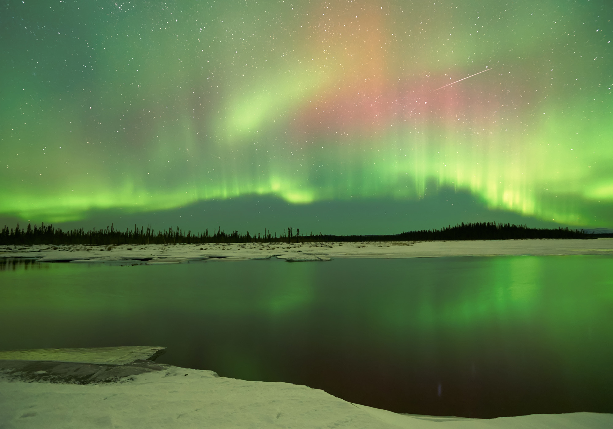 Du kan være heldig at opleve spektakulært nordlys når du rejser i Alaska