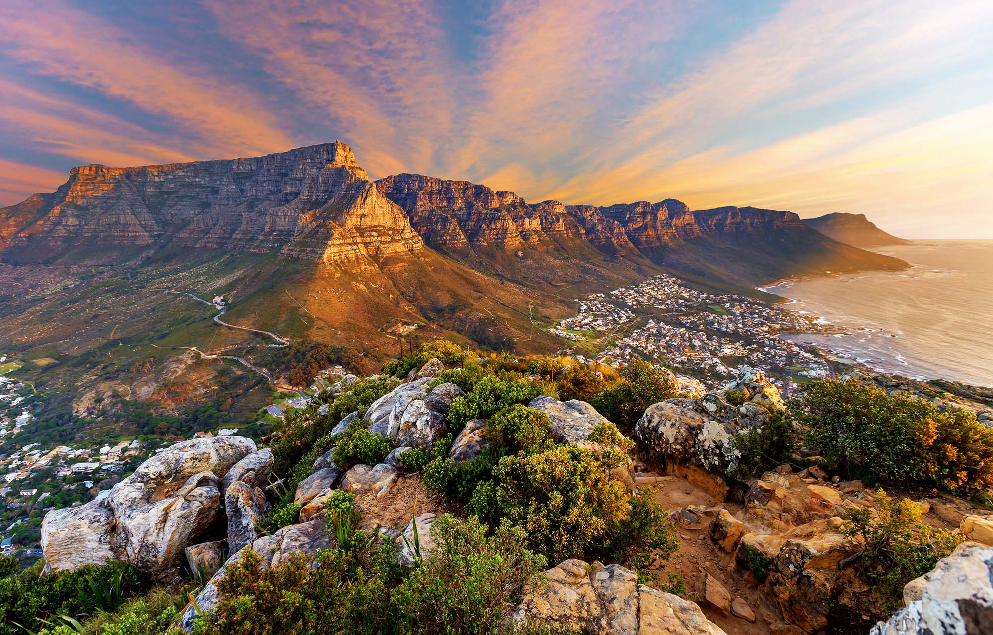 Besøg magiske Cape Town og dyk ned i byens unikke historie, den bjergtagende natur samt charmerende havnefront
