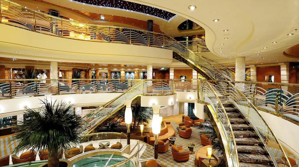 Lobby på MSC Poesia