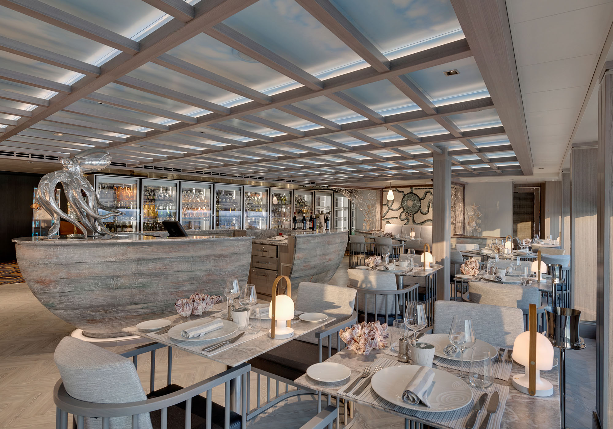 Med en Fantastica-kahyt kan du selv vælge, om du ønsker at spise tidligt eller sent til middag